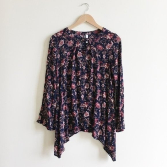 Daisies Navy Blue Floral Asymmetrical Top - Picture 1 of 3